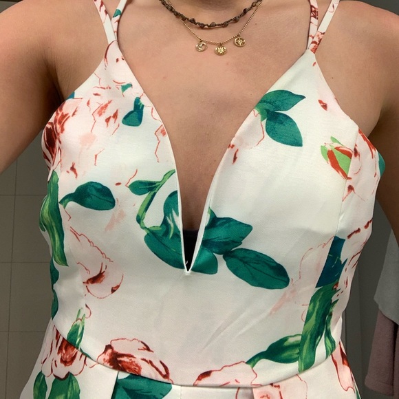 Tobi- Floral/Tropical Print Romper - Picture 4 of 4